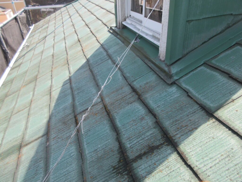 屋根塗装を行う必要性とは？防水機能についてと屋根の劣化のサインをご紹介！